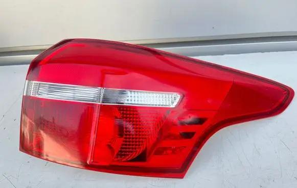 Ford Focus Front bumper lower grill 13404