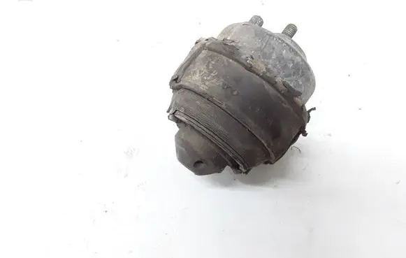 Volvo V70 Engine mount bracket 9492801