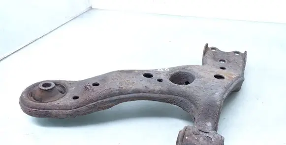 Toyota Avensis T270 Front lower control arm/wishbone