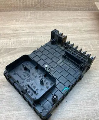 Volkswagen PASSAT B6 Fuse box set 3C0937125 63592777