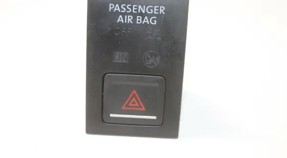 Volkswagen Golf VII Hazard light switch