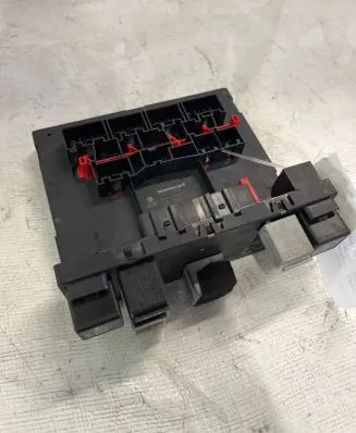 Volkswagen Golf Plus Fuse box set 3C0937049E 28022870 H37S1002