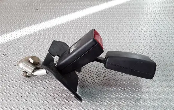 Audi A4 S4 B7 8E 8H Rear seatbelt buckle