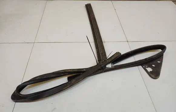 Skoda Octavia Mk2 (1Z) Rubber seal front coupe door 