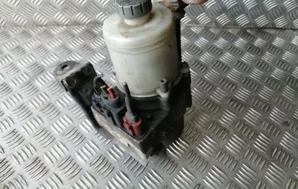 Skoda Fabia Mk1 (6Y) Power steering pump 6Q0423155AD 6Q0423371A