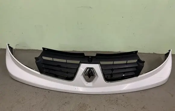 Front bumper upper radiator grill