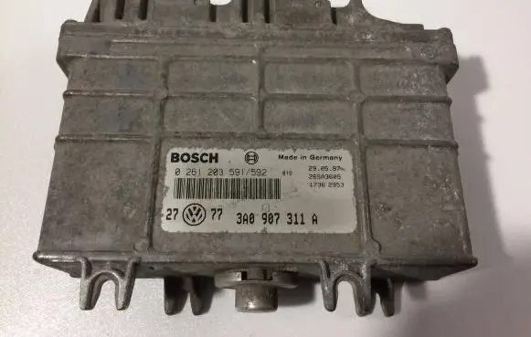 Volkswagen Golf III Engine control unit/module 3A0907311A 0261203592