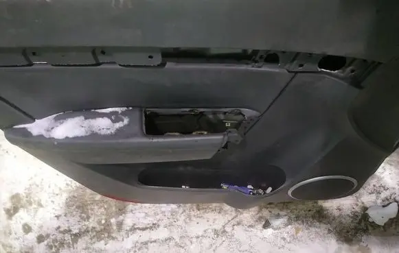 Chevrolet Captiva Front door card panel trim 