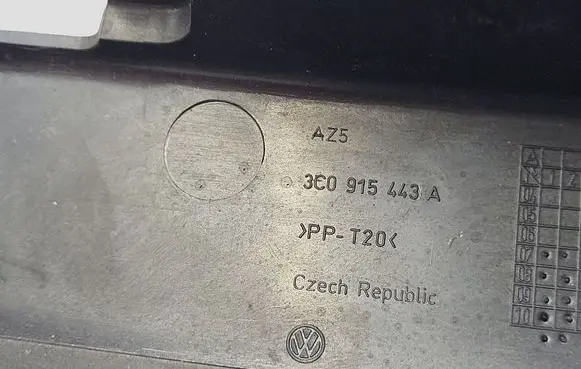 Skoda Octavia Mk2 (1Z) Battery box tray cover/lid 3C0915443A