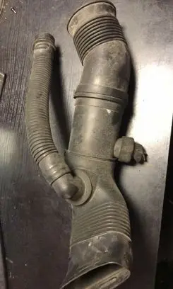 BMW 7 E38 Air intake hose/pipe 2247905