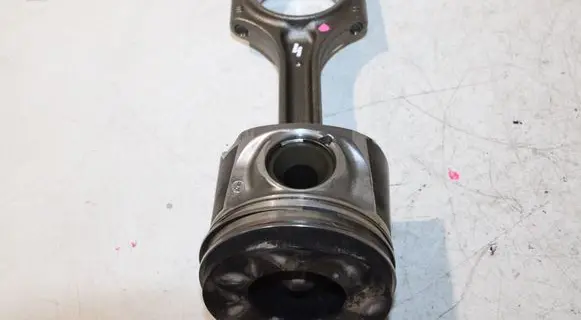 Volvo V70 Piston with connecting rod 81L123