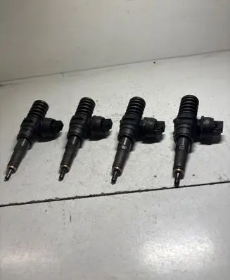 Volkswagen Touran I Fuel injectors set 038130073BN