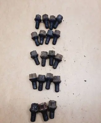 Mercedes-Benz W123 Nuts/bolts 