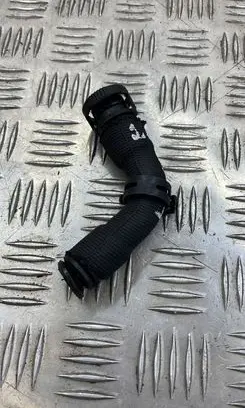 Volkswagen PASSAT B6 Breather hose/pipe 