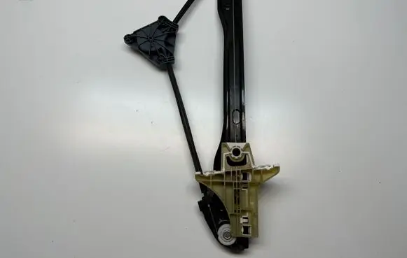 Volkswagen Amarok Rear window lifting mechanism without motor