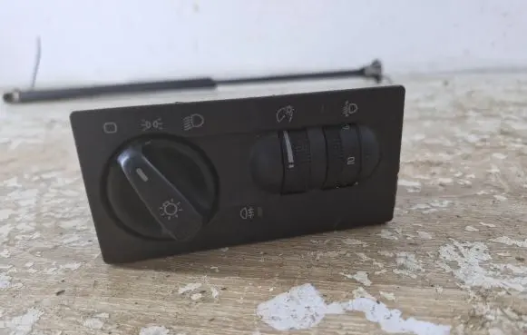Volkswagen Golf III Light switch 1H6941531N