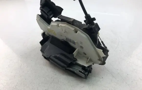 Volkswagen Golf VII Coupe door lock (next to the handle) 5K4839016Q