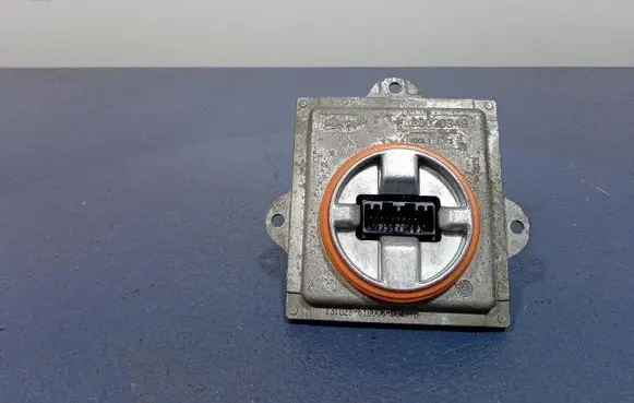 Jeep Grand Cherokee Voltage converter/converter module L90035854