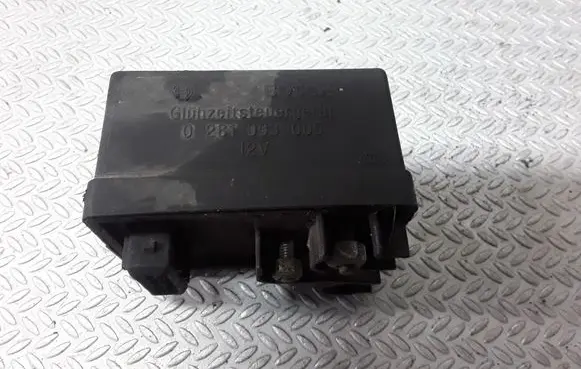 Peugeot 406 Glow plug pre-heat relay 0281003005