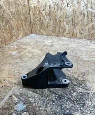 Opel Vectra C Engine mounting bracket 13112030