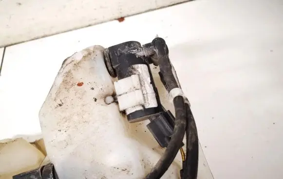 Volvo V50 Windscreen/windshield washer pump 021168 e13021168