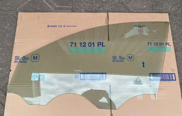 KIA Ceed Front door window glass four-door