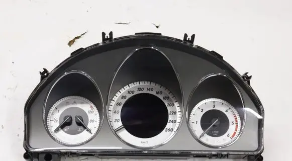 Mercedes-Benz GLK (X204) Speedometer (instrument cluster) A2049005509