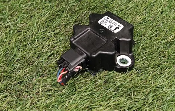 Hyundai i20 (PB PBT) ESP acceleration yaw rate sensor 956902B100