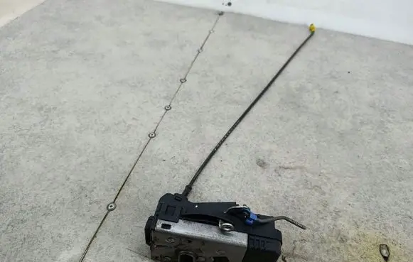 Opel Vivaro Front door lock 820000826091166230