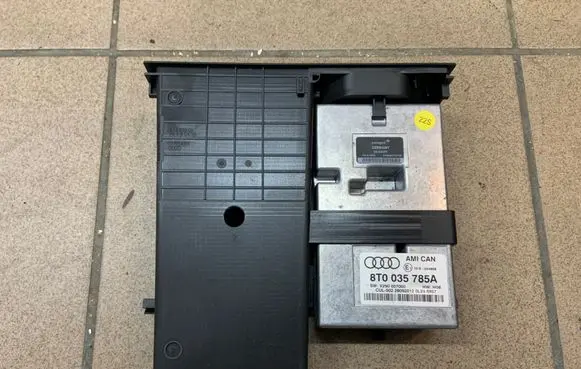 Audi A5 8T 8F Head unit multimedia control 8T0035785A