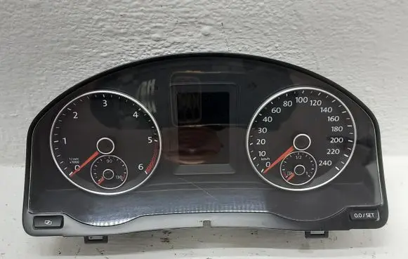 Volkswagen Jetta V Speedometer (instrument cluster) 5M0920870C