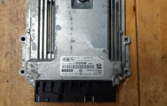 Land Rover Freelander 2 - LR2 Engine control unit/module AG9112A650SB 1039S34139 0281016026