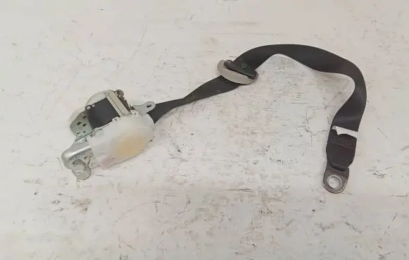 Lexus CT 200H Front seatbelt J082501