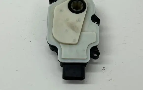 Volvo XC90 Radiator active air flap actuator A24051103312 111093203 131288800040