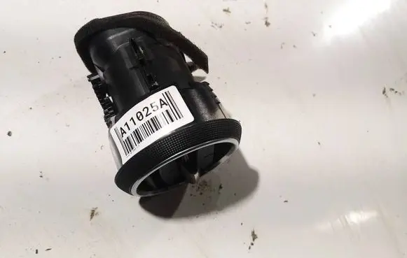 Audi A3 S3 8P Dash center air vent grill 8p0820901a