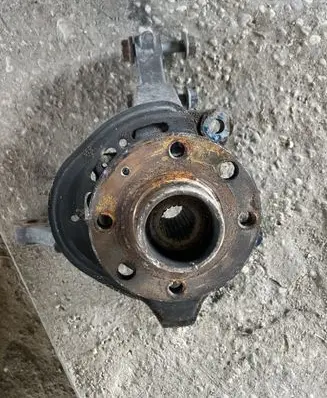 Opel Corsa C Front wheel hub spindle knuckle GM9156141 9156141