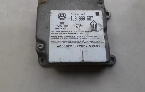 Volkswagen PASSAT B5 Airbag control unit/module 1j0909607 5wk4199