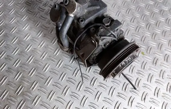 Volkswagen PASSAT B5.5 Air conditioning (A/C) compressor (pump) 8D0260808