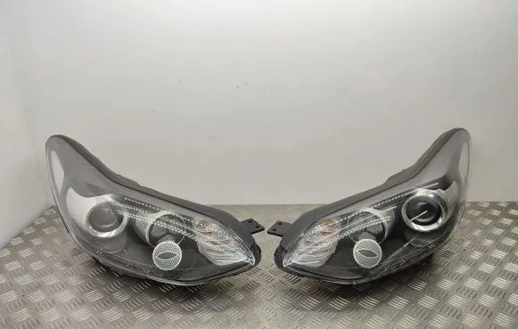 KIA Sportage Headlights/headlamps set 92101F1040 92102F1040