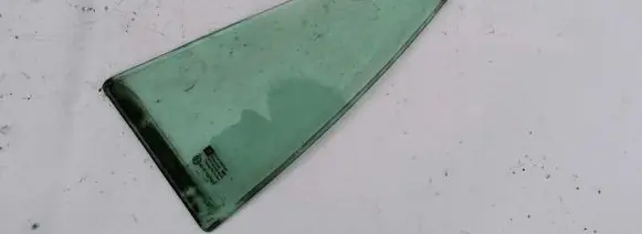 Opel Astra G Rear vent window glass 