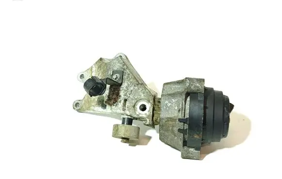 BMW 5 G30 G31 Engine mount bracket 6883513 688351301