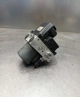 Volkswagen PASSAT B5.5 ABS Pump 0265950055 ESP0124C 391068