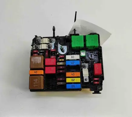 Opel Mokka B Fuse module 9804848580