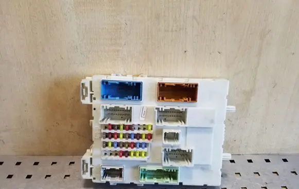 Ford Focus Fuse module BV6T14014 BV6N14A073FJ 45L0000