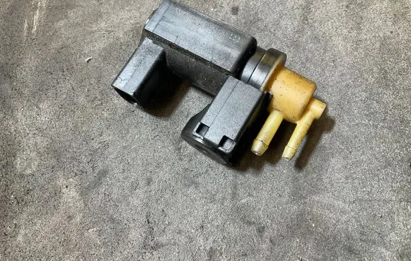 Volvo XC90 Turbo solenoid valve 31339808 4664103 17T440