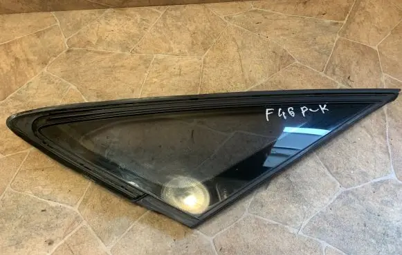 BMW 2 F46 Front door vent window glass four-door 7375181