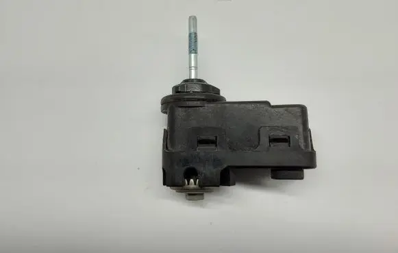 Headlight level adjustment motor