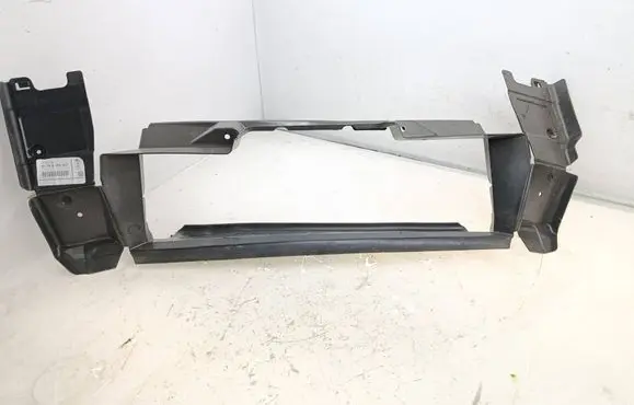 BMW X4 G02 Intercooler air guide/duct channel 8070477 51748070477