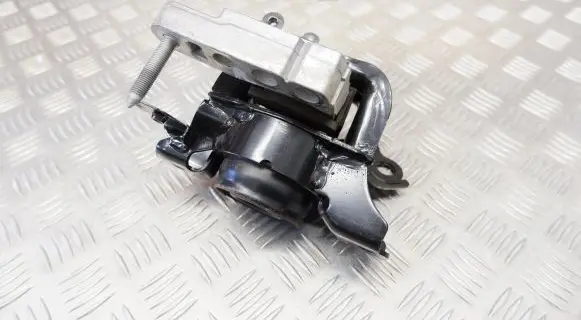Toyota Highlander XU70 Engine mount bracket 12305F0150