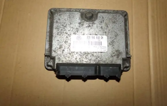 Volkswagen Golf IV Engine control unit/module 0281001845